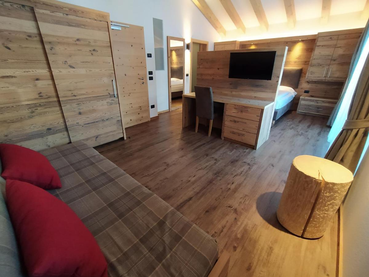 קאמפיטלו די פאסה Hotel Flora Alpina מראה חיצוני תמונה