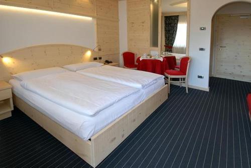 קאמפיטלו די פאסה Hotel Flora Alpina מראה חיצוני תמונה