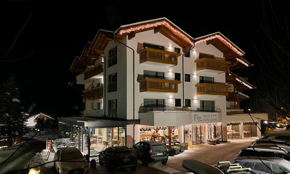 קאמפיטלו די פאסה Hotel Flora Alpina מראה חיצוני תמונה