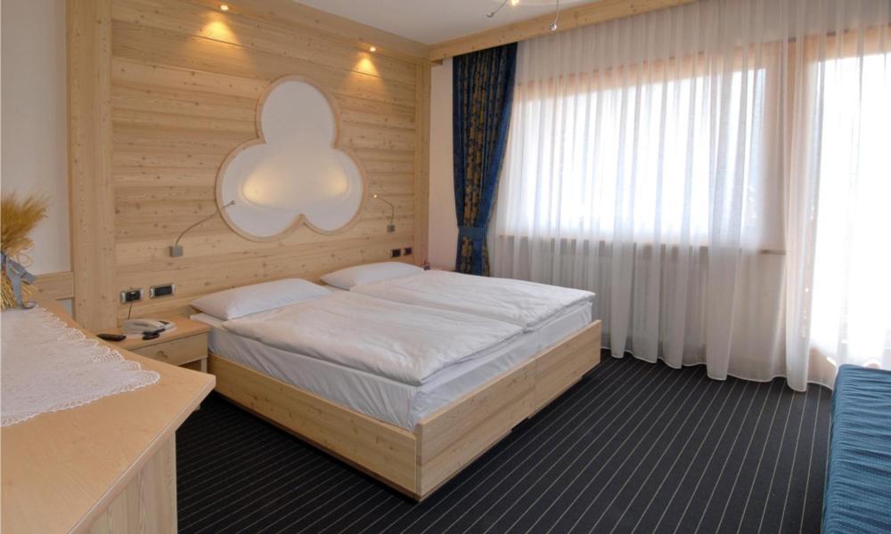 קאמפיטלו די פאסה Hotel Flora Alpina מראה חיצוני תמונה