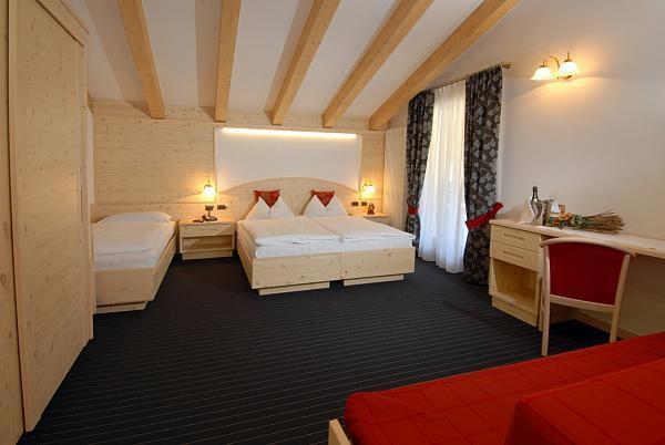 קאמפיטלו די פאסה Hotel Flora Alpina חדר תמונה